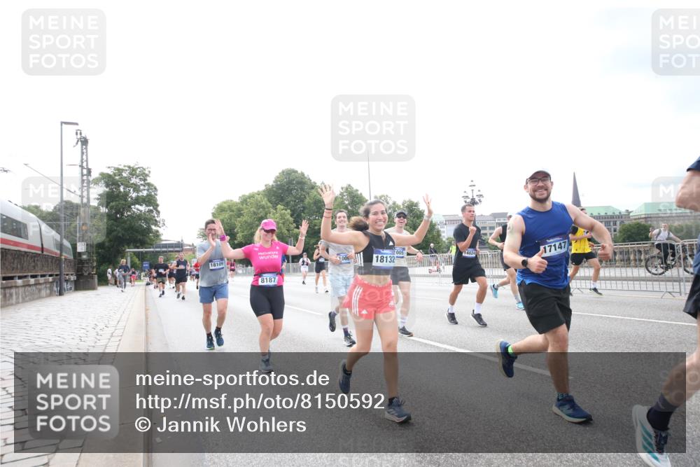 29.06.2025 - hella hamburg halbmarathon Jannik Wohlers http://msf.ph/oto/8150592 29.06.2025 10:23:52 Lombardsbrücke 1005, 1009, 1064, 1389, 2132, 2477, 3185, 3285, 3579, 4162, 4464, 4684, 4719, 4993, 5039, 5954, 6478, 6524, 6526, 7528, 7920, 7975, 8167, 8187, 8297, 9063, 11306, 11347, 12210, 13573, 13711, 14433, 14439, 14824, 15352, 15456, 16345, 16861, 17147, 17262, 17414, 17559, 17560, 18077, 18109, 18132, 18210 meine-sportfotos.de