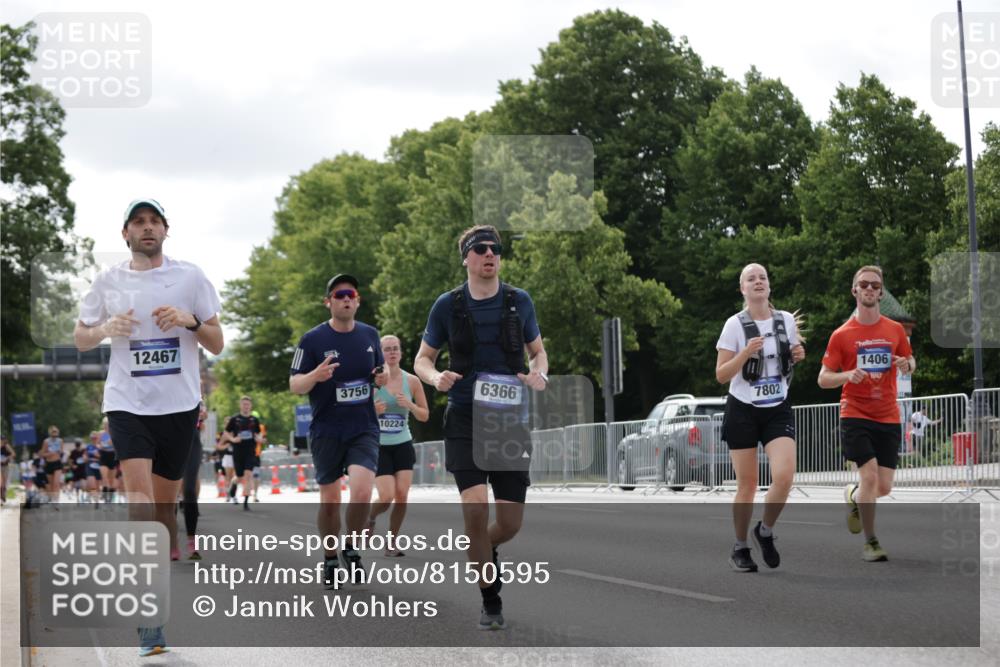 29.06.2025 - hella hamburg halbmarathon Jannik Wohlers http://msf.ph/oto/8150595 29.06.2025 10:14:02 Lombardsbrücke 1406, 2494, 2990, 3020, 3756, 3834, 3939, 5670, 6028, 6083, 6089, 6366, 7209, 7442, 7802, 7840, 7991, 8147, 8409, 8892, 9845, 10224, 12467, 13237, 13285, 14488, 16126 meine-sportfotos.de