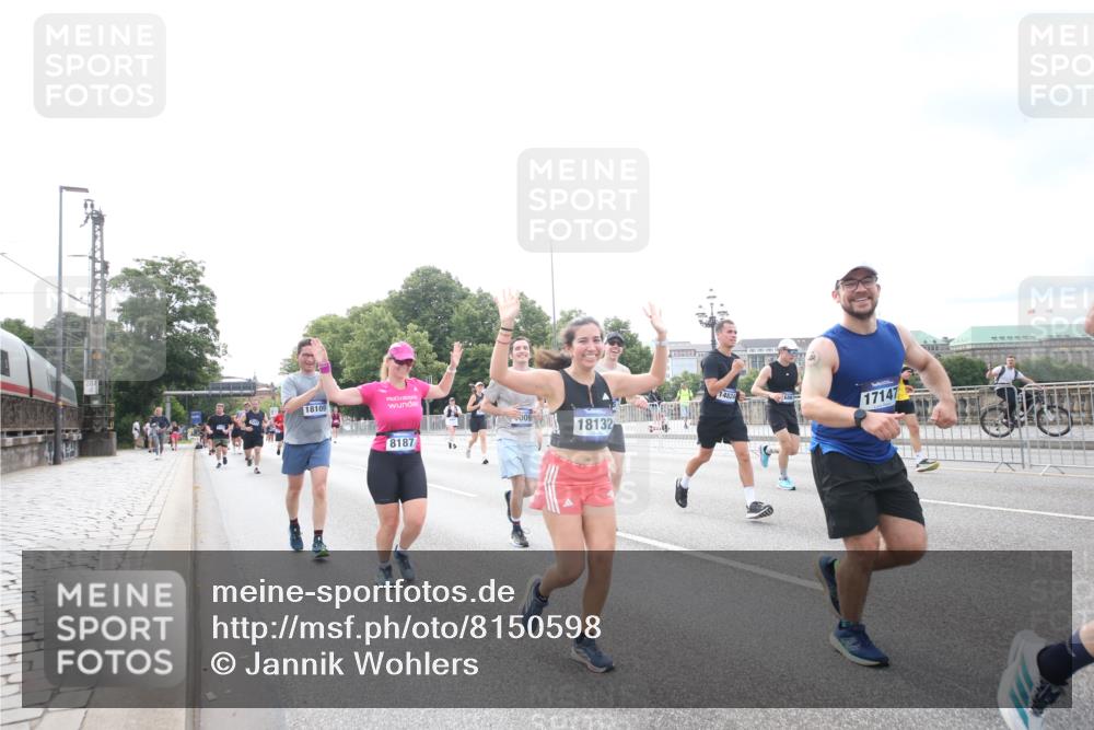 29.06.2025 - hella hamburg halbmarathon Jannik Wohlers http://msf.ph/oto/8150598 29.06.2025 10:23:52 Lombardsbrücke 1005, 1009, 1064, 1389, 2132, 2477, 3185, 3285, 3579, 4162, 4464, 4684, 4719, 4993, 5039, 5954, 6478, 6524, 6526, 7528, 7920, 7975, 8167, 8187, 8297, 9063, 11306, 11347, 12210, 13573, 13711, 14433, 14439, 14824, 15352, 15456, 16345, 16861, 17147, 17262, 17414, 17559, 17560, 18077, 18109, 18132, 18210 meine-sportfotos.de