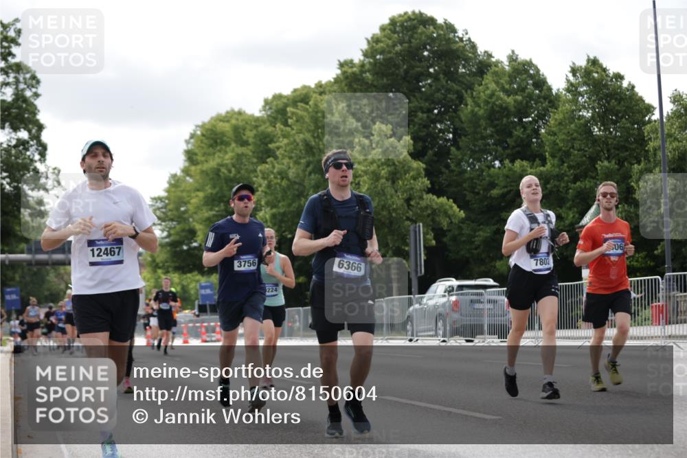 29.06.2025 - hella hamburg halbmarathon Jannik Wohlers http://msf.ph/oto/8150604 29.06.2025 10:14:02 Lombardsbrücke 1406, 2494, 2990, 3020, 3756, 3834, 3939, 5670, 6028, 6083, 6089, 6366, 7209, 7442, 7802, 7840, 7991, 8147, 8409, 8892, 9845, 10224, 12467, 13237, 13285, 14488, 16126 meine-sportfotos.de