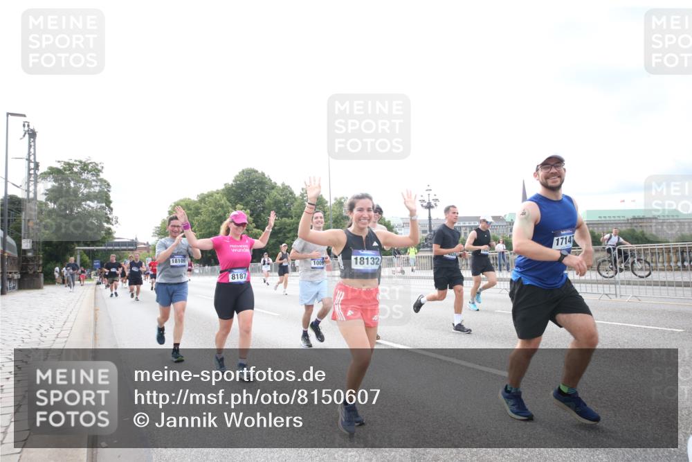 29.06.2025 - hella hamburg halbmarathon Jannik Wohlers http://msf.ph/oto/8150607 29.06.2025 10:23:52 Lombardsbrücke 1005, 1009, 1064, 1389, 2132, 2477, 3185, 3285, 3579, 4162, 4464, 4684, 4719, 4993, 5039, 5954, 6478, 6524, 6526, 7528, 7920, 7975, 8167, 8187, 8297, 9063, 11306, 11347, 12210, 13573, 13711, 14433, 14439, 14824, 15352, 15456, 16345, 16861, 17147, 17262, 17414, 17559, 17560, 18077, 18109, 18132, 18210 meine-sportfotos.de