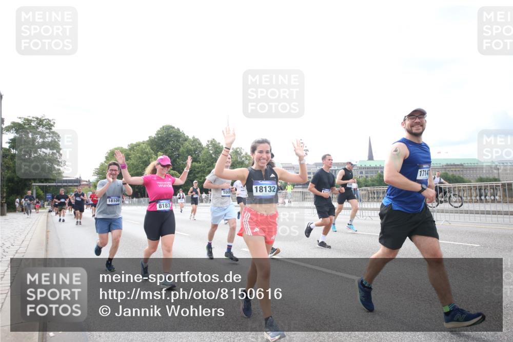 29.06.2025 - hella hamburg halbmarathon Jannik Wohlers http://msf.ph/oto/8150616 29.06.2025 10:23:52 Lombardsbrücke 1005, 1009, 1064, 1389, 2132, 2477, 3185, 3285, 3579, 4162, 4464, 4684, 4719, 4993, 5039, 5954, 6478, 6524, 6526, 7528, 7920, 7975, 8167, 8187, 8297, 9063, 11306, 11347, 12210, 13573, 13711, 14433, 14439, 14824, 15352, 15456, 16345, 16861, 17147, 17262, 17414, 17559, 17560, 18077, 18109, 18132, 18210 meine-sportfotos.de