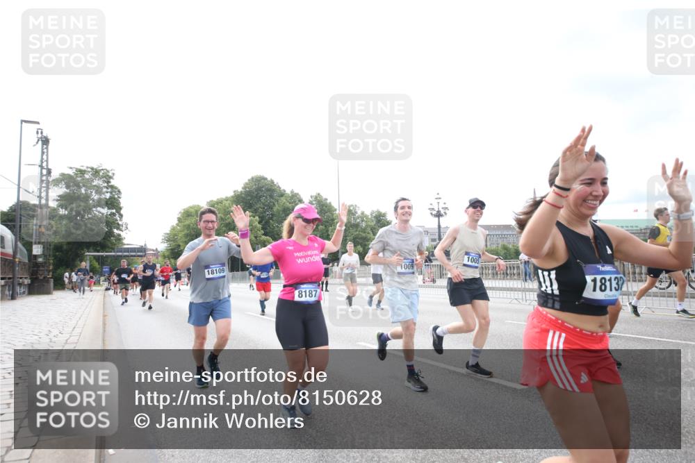 29.06.2025 - hella hamburg halbmarathon Jannik Wohlers http://msf.ph/oto/8150628 29.06.2025 10:23:52 Lombardsbrücke 1005, 1009, 1064, 1389, 2132, 2477, 3185, 3285, 3579, 4162, 4464, 4684, 4719, 4993, 5039, 5954, 6478, 6524, 6526, 7528, 7920, 7975, 8167, 8187, 8297, 9063, 11306, 11347, 12210, 13573, 13711, 14433, 14439, 14824, 15352, 15456, 16345, 16861, 17147, 17262, 17414, 17559, 17560, 18077, 18109, 18132, 18210 meine-sportfotos.de