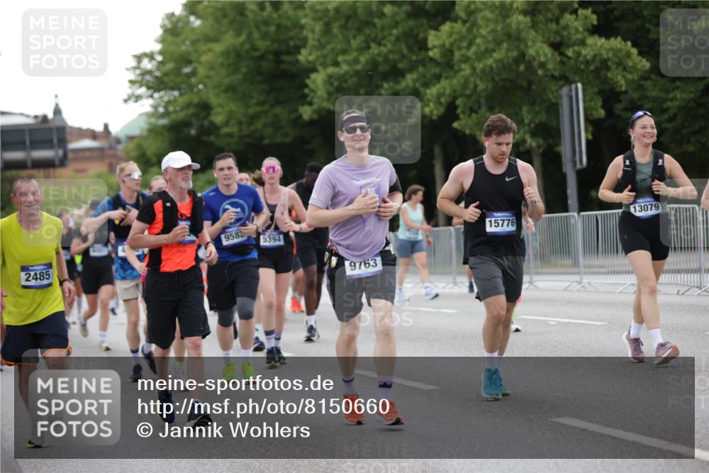 29.06.2025 - hella hamburg halbmarathon Jannik Wohlers http://msf.ph/oto/8150660 29.06.2025 10:51:00 Lombardsbrücke 1617, 1997, 2202, 2308, 2380, 2484, 2485, 2736, 2778, 4652, 4808, 4878, 5357, 5394, 6091, 6945, 6954, 6961, 7769, 7841, 7871, 7992, 8040, 8410, 8672, 9166, 9167, 9582, 9583, 9763, 10496, 11034, 11268, 11575, 11608, 11609, 11913, 13079, 13598, 13710, 13769, 15092, 15776, 16258, 16633, 16642, 16678, 16807, 16928, 19106 meine-sportfotos.de