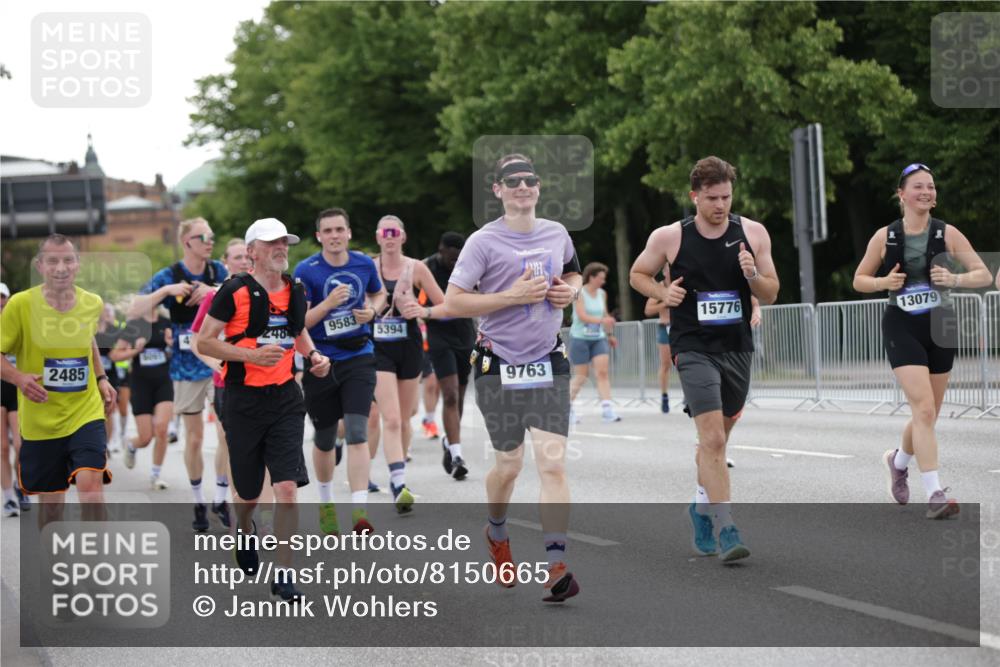 29.06.2025 - hella hamburg halbmarathon Jannik Wohlers http://msf.ph/oto/8150665 29.06.2025 10:51:00 Lombardsbrücke 1617, 1997, 2202, 2308, 2380, 2484, 2485, 2736, 2778, 4652, 4808, 4878, 5357, 5394, 6091, 6945, 6954, 6961, 7769, 7841, 7871, 7992, 8040, 8410, 8672, 9166, 9167, 9582, 9583, 9763, 10496, 11034, 11268, 11575, 11608, 11609, 11913, 13079, 13598, 13710, 13769, 15092, 15776, 16258, 16633, 16642, 16678, 16807, 16928, 19106 meine-sportfotos.de