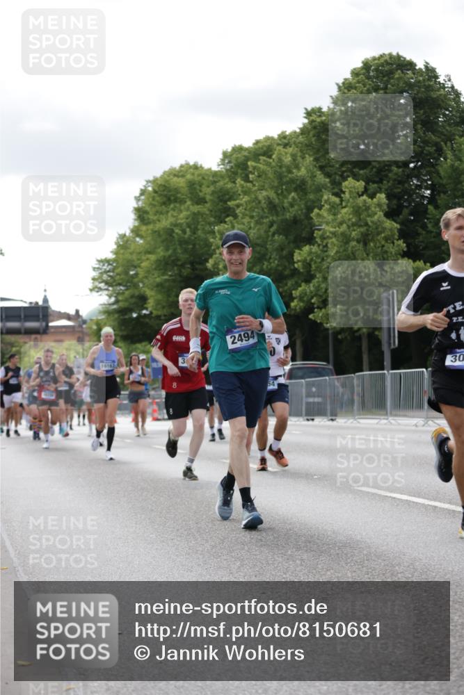 29.06.2025 - hella hamburg halbmarathon Jannik Wohlers http://msf.ph/oto/8150681 29.06.2025 10:14:08 Lombardsbrücke 1406, 1728, 2494, 2990, 3020, 3154, 3756, 3834, 5191, 5670, 6028, 6083, 6366, 7209, 7802, 7840, 8147, 9663, 10224, 10610, 12467, 12901, 13237, 13673, 14488, 15048, 16036, 16126, 16167, 16287, 16288, 16776, 17975 meine-sportfotos.de