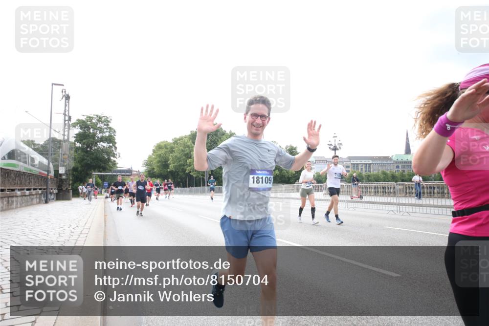 29.06.2025 - hella hamburg halbmarathon Jannik Wohlers http://msf.ph/oto/8150704 29.06.2025 10:23:53 Lombardsbrücke 1005, 1009, 1064, 1389, 2132, 2477, 3185, 3285, 3579, 3786, 4162, 4464, 4684, 4719, 4993, 6478, 6524, 6526, 7528, 7920, 7975, 8167, 8187, 8297, 9063, 11306, 12210, 13380, 13573, 13711, 14143, 14433, 14439, 14824, 15352, 15456, 16345, 16861, 17147, 17262, 17414, 17559, 17560, 18077, 18109, 18132, 18210 meine-sportfotos.de