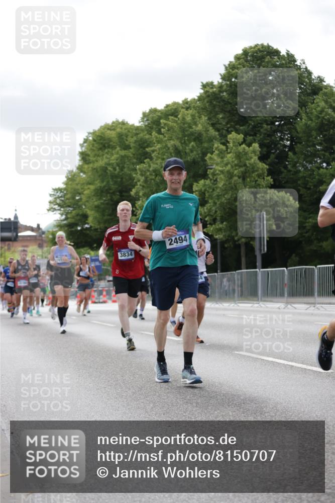 29.06.2025 - hella hamburg halbmarathon Jannik Wohlers http://msf.ph/oto/8150707 29.06.2025 10:14:08 Lombardsbrücke 1406, 1728, 2494, 2990, 3020, 3154, 3756, 3834, 5191, 5670, 6028, 6083, 6366, 7209, 7802, 7840, 8147, 9663, 10224, 10610, 12467, 12901, 13237, 13673, 14488, 15048, 16036, 16126, 16167, 16287, 16288, 16776, 17975 meine-sportfotos.de