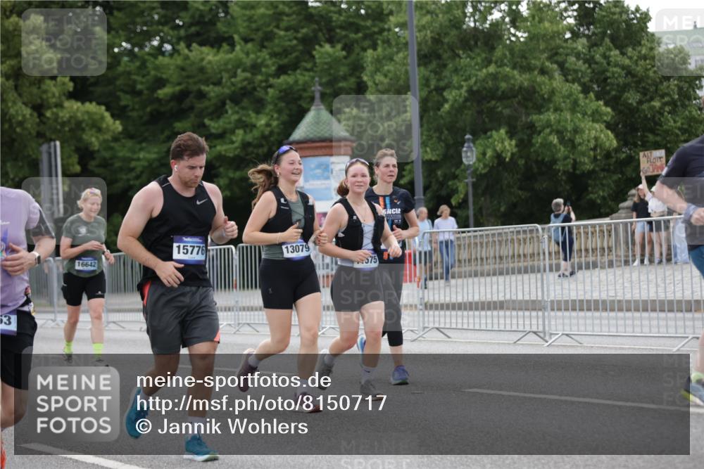 29.06.2025 - hella hamburg halbmarathon Jannik Wohlers http://msf.ph/oto/8150717 29.06.2025 10:51:01 Lombardsbrücke 1617, 1997, 2202, 2308, 2380, 2484, 2485, 2736, 2778, 4652, 4748, 4808, 4878, 5357, 5394, 6091, 6945, 6954, 6961, 7769, 7841, 7871, 7992, 8040, 8125, 8672, 9166, 9582, 9583, 9763, 10496, 11034, 11268, 11575, 11608, 11609, 11913, 13079, 13598, 13710, 13769, 15092, 15776, 16258, 16633, 16642, 16678, 16807, 16928, 19106 meine-sportfotos.de