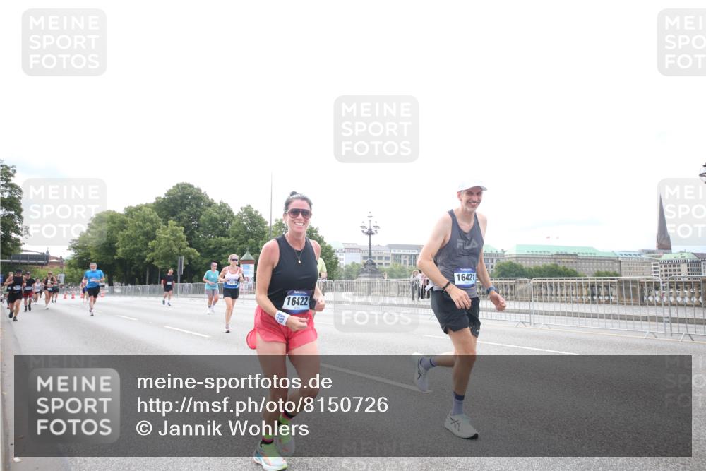 29.06.2025 - hella hamburg halbmarathon Jannik Wohlers http://msf.ph/oto/8150726 29.06.2025 10:24:58 Lombardsbrücke 1627, 2278, 3961, 3963, 5564, 5814, 6869, 8962, 9927, 10845, 10846, 11157, 11662, 13510, 13842, 14086, 15016, 15119, 16421, 16422 meine-sportfotos.de