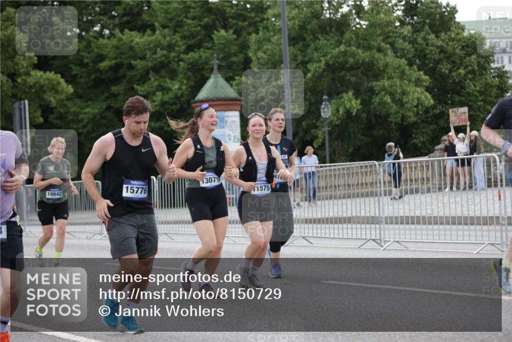 29.06.2025 - hella hamburg halbmarathon Jannik Wohlers http://msf.ph/oto/8150729 29.06.2025 10:51:01 Lombardsbrücke 1617, 1997, 2202, 2308, 2380, 2484, 2485, 2736, 2778, 4652, 4748, 4808, 4878, 5357, 5394, 6091, 6945, 6954, 6961, 7769, 7841, 7871, 7992, 8040, 8125, 8672, 9166, 9582, 9583, 9763, 10496, 11034, 11268, 11575, 11608, 11609, 11913, 13079, 13598, 13710, 13769, 15092, 15776, 16258, 16633, 16642, 16678, 16807, 16928, 19106 meine-sportfotos.de