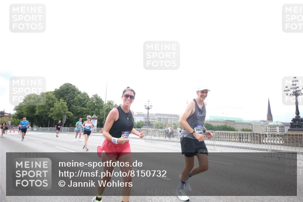 29.06.2025 - hella hamburg halbmarathon Jannik Wohlers http://msf.ph/oto/8150732 29.06.2025 10:24:59 Lombardsbrücke 1093, 1627, 2278, 3961, 3963, 5564, 5814, 6869, 8962, 9927, 10845, 10846, 11157, 11662, 13510, 13842, 14086, 15016, 15119, 15283, 16421, 16422 meine-sportfotos.de