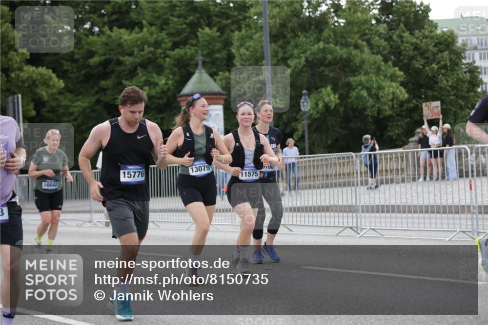 29.06.2025 - hella hamburg halbmarathon Jannik Wohlers http://msf.ph/oto/8150735 29.06.2025 10:51:01 Lombardsbrücke 1617, 1997, 2202, 2308, 2380, 2484, 2485, 2736, 2778, 4652, 4748, 4808, 4878, 5357, 5394, 6091, 6945, 6954, 6961, 7769, 7841, 7871, 7992, 8040, 8125, 8672, 9166, 9582, 9583, 9763, 10496, 11034, 11268, 11575, 11608, 11609, 11913, 13079, 13598, 13710, 13769, 15092, 15776, 16258, 16633, 16642, 16678, 16807, 16928, 19106 meine-sportfotos.de
