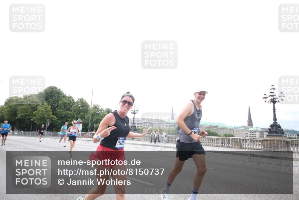 29.06.2025 - hella hamburg halbmarathon Jannik Wohlers http://msf.ph/oto/8150737 29.06.2025 10:24:59 Lombardsbrücke 1093, 1627, 2278, 3961, 3963, 5564, 5814, 6869, 8962, 9927, 10845, 10846, 11157, 11662, 13510, 13842, 14086, 15016, 15119, 15283, 16421, 16422 meine-sportfotos.de