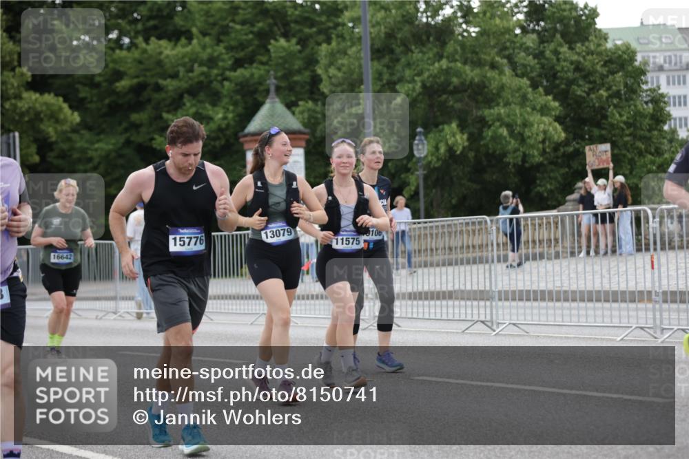 29.06.2025 - hella hamburg halbmarathon Jannik Wohlers http://msf.ph/oto/8150741 29.06.2025 10:51:02 Lombardsbrücke 1617, 1997, 2202, 2308, 2380, 2484, 2485, 2736, 2778, 4652, 4748, 4808, 4878, 5357, 5394, 5716, 5717, 6091, 6945, 6954, 6961, 7769, 7841, 7871, 7992, 8040, 8125, 8672, 9582, 9583, 9763, 10496, 11034, 11268, 11575, 11608, 11609, 11913, 12766, 13079, 13598, 13710, 13769, 15092, 15776, 16258, 16595, 16633, 16642, 16678, 16807, 16928, 19106 meine-sportfotos.de
