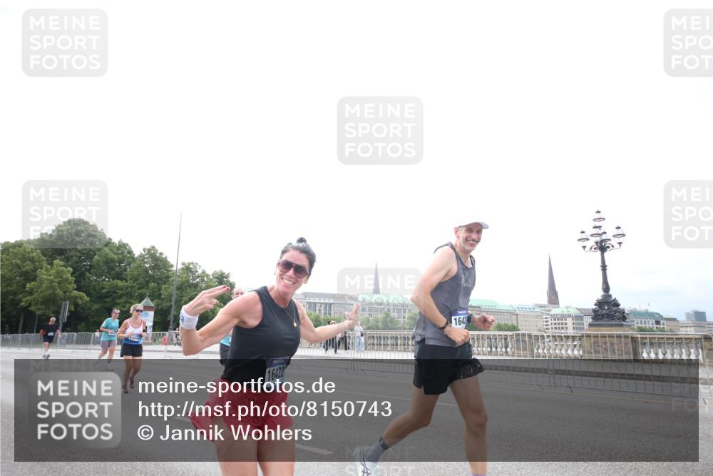 29.06.2025 - hella hamburg halbmarathon Jannik Wohlers http://msf.ph/oto/8150743 29.06.2025 10:24:59 Lombardsbrücke 1093, 1627, 2278, 3961, 3963, 5564, 5814, 6869, 8962, 9927, 10845, 10846, 11157, 11662, 13510, 13842, 14086, 15016, 15119, 15283, 16421, 16422 meine-sportfotos.de