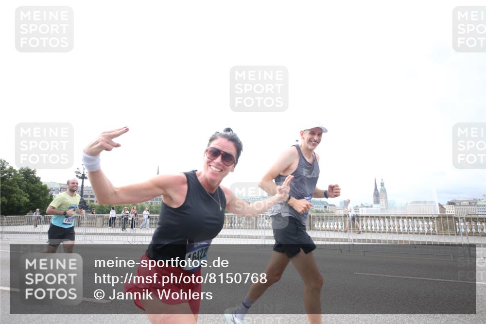 29.06.2025 - hella hamburg halbmarathon Jannik Wohlers http://msf.ph/oto/8150768 29.06.2025 10:24:59 Lombardsbrücke 1093, 1627, 2278, 3961, 3963, 5564, 5814, 6869, 8962, 9927, 10845, 10846, 11157, 11662, 13510, 13842, 14086, 15016, 15119, 15283, 16421, 16422 meine-sportfotos.de