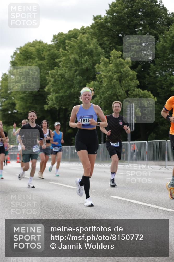 29.06.2025 - hella hamburg halbmarathon Jannik Wohlers http://msf.ph/oto/8150772 29.06.2025 10:14:11 Lombardsbrücke 1406, 1728, 2494, 2990, 3020, 3154, 3756, 3834, 5191, 5670, 5981, 6028, 6083, 6366, 7802, 8147, 8755, 9556, 9663, 9709, 10224, 10610, 12467, 12901, 13237, 13366, 13386, 13673, 13674, 15048, 16036, 16126, 16167, 16287, 16288, 16776, 17296, 17453, 17975 meine-sportfotos.de