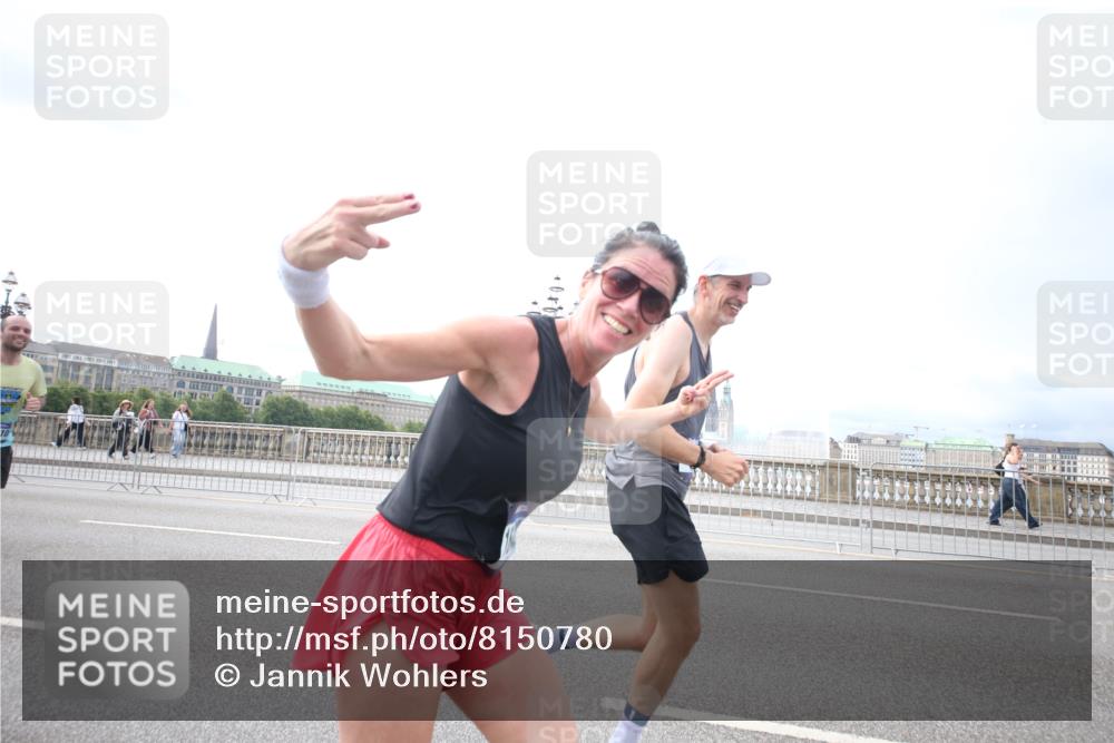 29.06.2025 - hella hamburg halbmarathon Jannik Wohlers http://msf.ph/oto/8150780 29.06.2025 10:24:59 Lombardsbrücke 1093, 1627, 2278, 3961, 3963, 5564, 5814, 6869, 8962, 9927, 10845, 10846, 11157, 11662, 13510, 13842, 14086, 15016, 15119, 15283, 16421, 16422 meine-sportfotos.de