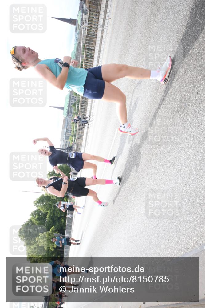 29.06.2025 - hella hamburg halbmarathon Jannik Wohlers http://msf.ph/oto/8150785 29.06.2025 10:27:54 Lombardsbrücke 3445, 5369, 5604, 7667, 8215, 8327, 9653, 9654, 13045, 13296, 13400, 14017, 14155, 15123, 18256, 18604, 19180 meine-sportfotos.de