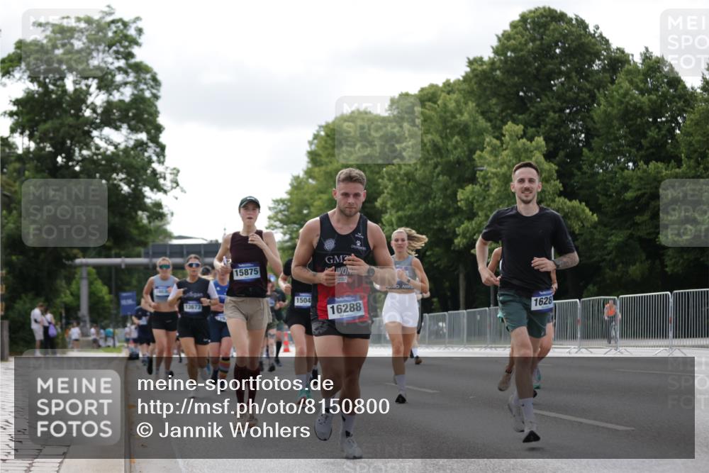 29.06.2025 - hella hamburg halbmarathon Jannik Wohlers http://msf.ph/oto/8150800 29.06.2025 10:14:14 Lombardsbrücke 1406, 1728, 2046, 2494, 2990, 3020, 3154, 3691, 3756, 3834, 5191, 5670, 5981, 6366, 6935, 7802, 8055, 8147, 8755, 9556, 9663, 9709, 10224, 10391, 10610, 12467, 12901, 13366, 13386, 13673, 13674, 15048, 16036, 16167, 16287, 16288, 16776, 17296, 17453, 17975 meine-sportfotos.de