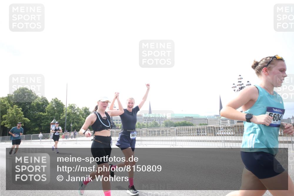 29.06.2025 - hella hamburg halbmarathon Jannik Wohlers http://msf.ph/oto/8150809 29.06.2025 10:27:54 Lombardsbrücke 3445, 5369, 5604, 7667, 8215, 8327, 9653, 9654, 13045, 13296, 13400, 14017, 14155, 15123, 18256, 18604, 19180 meine-sportfotos.de