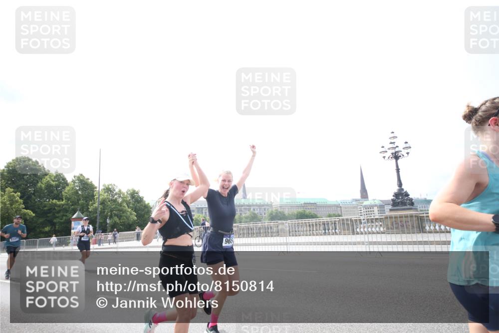 29.06.2025 - hella hamburg halbmarathon Jannik Wohlers http://msf.ph/oto/8150814 29.06.2025 10:27:54 Lombardsbrücke 3445, 5369, 5604, 7667, 8215, 8327, 9653, 9654, 13045, 13296, 13400, 14017, 14155, 15123, 18256, 18604, 19180 meine-sportfotos.de