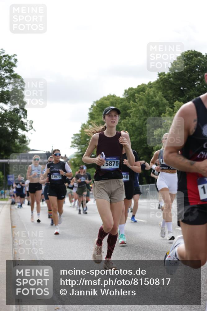 29.06.2025 - hella hamburg halbmarathon Jannik Wohlers http://msf.ph/oto/8150817 29.06.2025 10:14:15 Lombardsbrücke 1406, 1728, 2046, 2494, 2990, 3020, 3154, 3454, 3691, 3756, 3834, 5191, 5670, 5981, 6935, 7802, 8055, 8147, 8755, 9556, 9663, 9709, 10224, 10391, 10610, 12901, 13212, 13366, 13386, 13673, 13674, 14497, 15048, 16036, 16167, 16287, 16288, 16776, 17296, 17453, 17975 meine-sportfotos.de