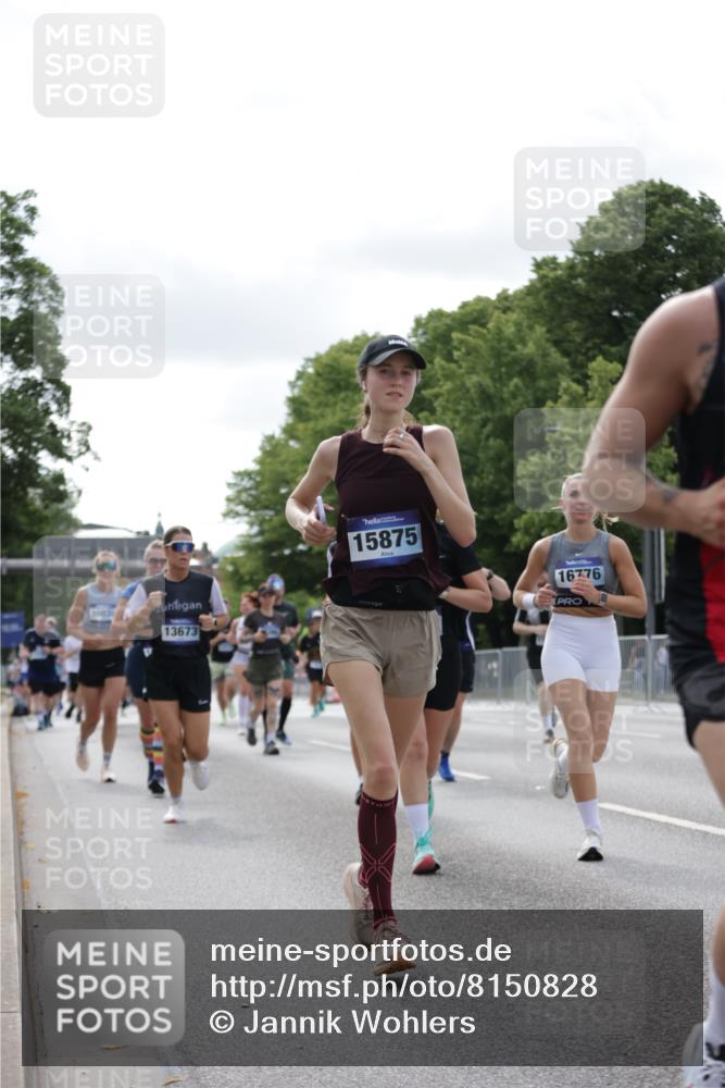 29.06.2025 - hella hamburg halbmarathon Jannik Wohlers http://msf.ph/oto/8150828 29.06.2025 10:14:15 Lombardsbrücke 1406, 1728, 2046, 2494, 2990, 3020, 3154, 3454, 3691, 3756, 3834, 5191, 5670, 5981, 6935, 7802, 8055, 8147, 8755, 9556, 9663, 9709, 10224, 10391, 10610, 12901, 13212, 13366, 13386, 13673, 13674, 14497, 15048, 16036, 16167, 16287, 16288, 16776, 17296, 17453, 17975 meine-sportfotos.de