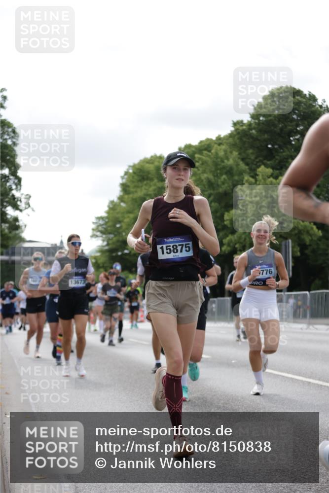 29.06.2025 - hella hamburg halbmarathon Jannik Wohlers http://msf.ph/oto/8150838 29.06.2025 10:14:15 Lombardsbrücke 1406, 1728, 2046, 2494, 2990, 3020, 3154, 3454, 3691, 3756, 3834, 5191, 5670, 5981, 6935, 7802, 8055, 8147, 8755, 9556, 9663, 9709, 10224, 10391, 10610, 12901, 13212, 13366, 13386, 13673, 13674, 14497, 15048, 16036, 16167, 16287, 16288, 16776, 17296, 17453, 17975 meine-sportfotos.de