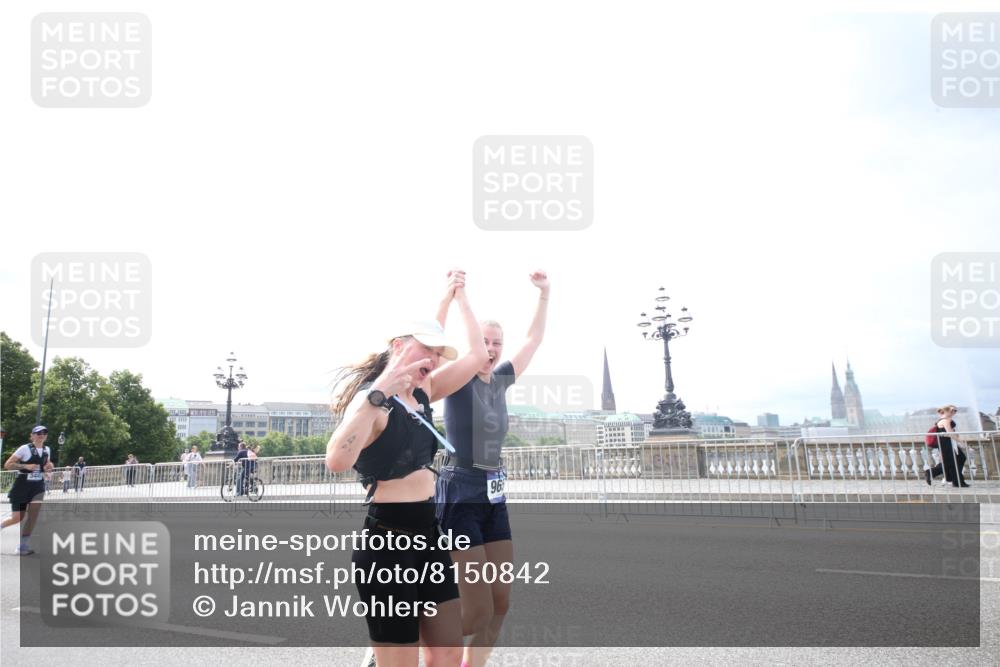 29.06.2025 - hella hamburg halbmarathon Jannik Wohlers http://msf.ph/oto/8150842 29.06.2025 10:27:55 Lombardsbrücke 3445, 5369, 5604, 7667, 8327, 9653, 9654, 13045, 13296, 13400, 14017, 15123, 18256, 18604, 19180 meine-sportfotos.de