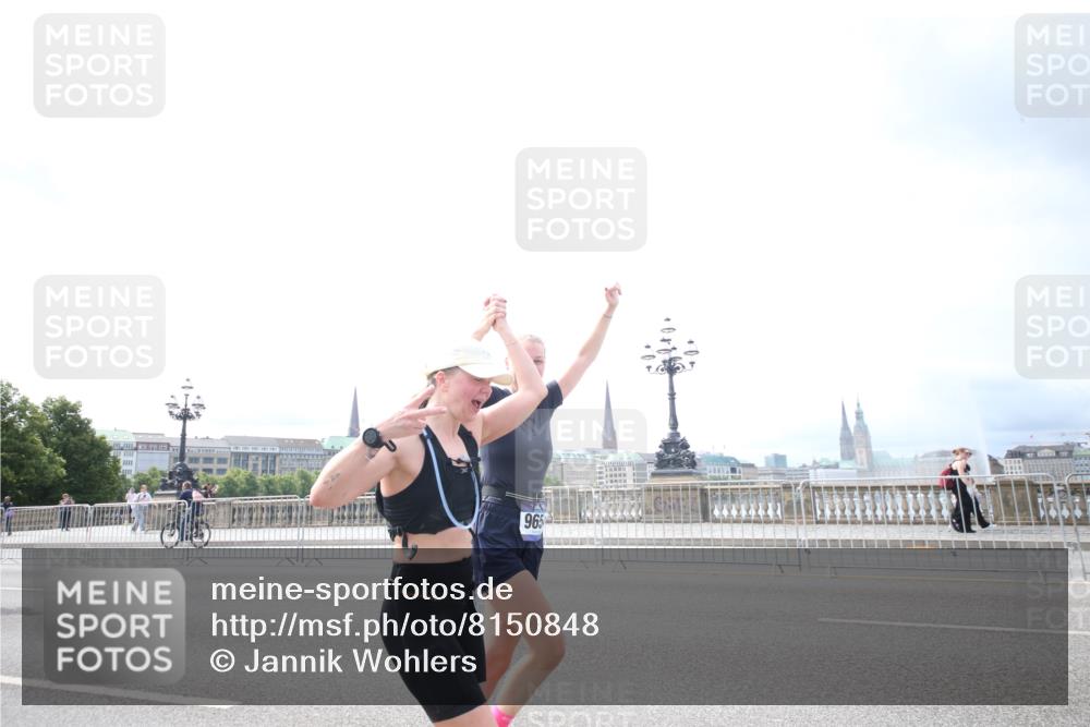 29.06.2025 - hella hamburg halbmarathon Jannik Wohlers http://msf.ph/oto/8150848 29.06.2025 10:27:55 Lombardsbrücke 3445, 5369, 5604, 7667, 8327, 9653, 9654, 13045, 13296, 13400, 14017, 15123, 18256, 18604, 19180 meine-sportfotos.de