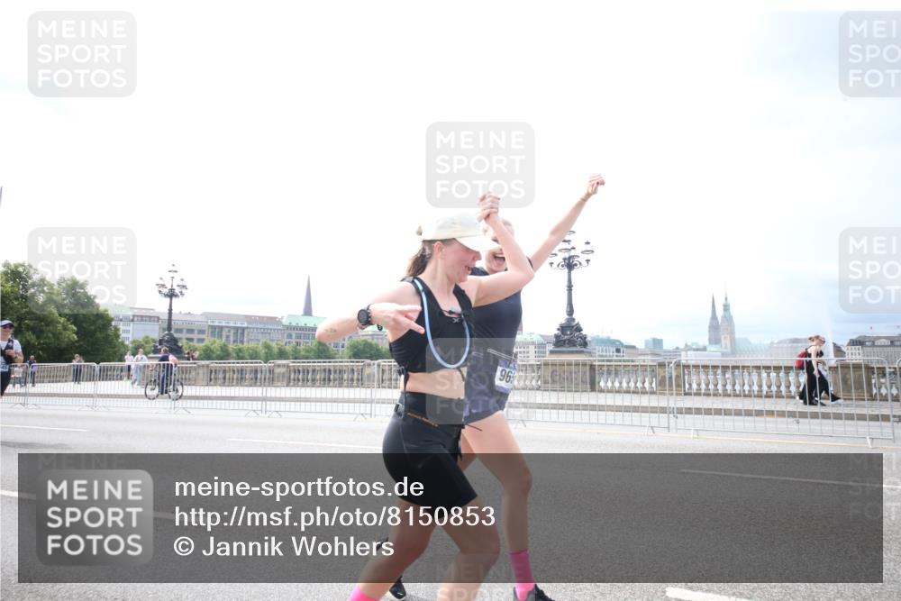 29.06.2025 - hella hamburg halbmarathon Jannik Wohlers http://msf.ph/oto/8150853 29.06.2025 10:27:55 Lombardsbrücke 3445, 5369, 5604, 7667, 8327, 9653, 9654, 13045, 13296, 13400, 14017, 15123, 18256, 18604, 19180 meine-sportfotos.de