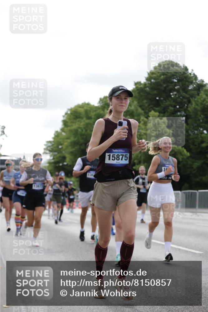 29.06.2025 - hella hamburg halbmarathon Jannik Wohlers http://msf.ph/oto/8150857 29.06.2025 10:14:15 Lombardsbrücke 1406, 1728, 2046, 2494, 2990, 3020, 3154, 3454, 3691, 3756, 3834, 5191, 5670, 5981, 6935, 7802, 8055, 8147, 8755, 9556, 9663, 9709, 10224, 10391, 10610, 12901, 13212, 13366, 13386, 13673, 13674, 14497, 15048, 16036, 16167, 16287, 16288, 16776, 17296, 17453, 17975 meine-sportfotos.de