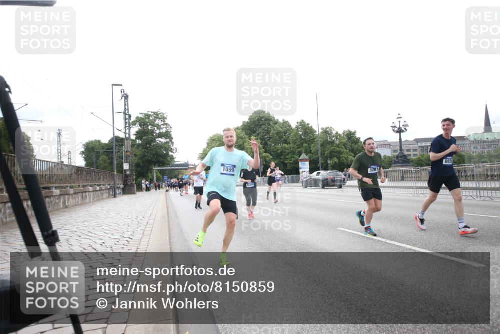 29.06.2025 - hella hamburg halbmarathon Jannik Wohlers http://msf.ph/oto/8150859 29.06.2025 10:30:24 Lombardsbrücke 1059, 1472, 2268, 2505, 2569, 3131, 3281, 4198, 6556, 7071, 7120, 9830, 11981, 11984, 14095, 14216, 14803, 15299, 16791, 18362, 18795, 18860 meine-sportfotos.de