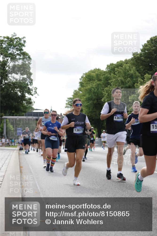 29.06.2025 - hella hamburg halbmarathon Jannik Wohlers http://msf.ph/oto/8150865 29.06.2025 10:14:16 Lombardsbrücke 1406, 1728, 2046, 2494, 2990, 3020, 3154, 3454, 3691, 3756, 3834, 5191, 5670, 5981, 6935, 7802, 8055, 8147, 8755, 9173, 9556, 9663, 9709, 10224, 10391, 10610, 12901, 13212, 13366, 13386, 13673, 13674, 14015, 14497, 15048, 15700, 16036, 16167, 16287, 16288, 16776, 17296, 17453, 17975 meine-sportfotos.de
