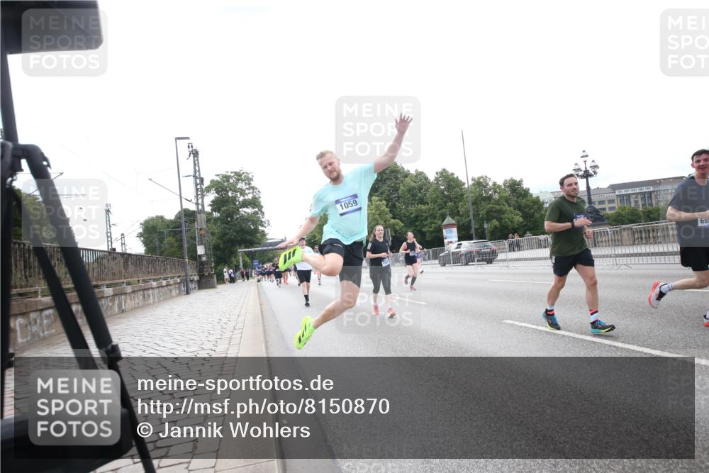 29.06.2025 - hella hamburg halbmarathon Jannik Wohlers http://msf.ph/oto/8150870 29.06.2025 10:30:24 Lombardsbrücke 1059, 1472, 2268, 2505, 2569, 3131, 3281, 4198, 6556, 7071, 7120, 9830, 11981, 11984, 14095, 14216, 14803, 15299, 16791, 18362, 18795, 18860 meine-sportfotos.de