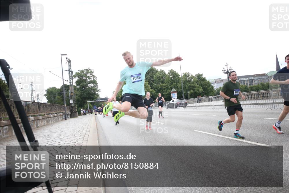 29.06.2025 - hella hamburg halbmarathon Jannik Wohlers http://msf.ph/oto/8150884 29.06.2025 10:30:24 Lombardsbrücke 1059, 1472, 2268, 2505, 2569, 3131, 3281, 4198, 6556, 7071, 7120, 9830, 11981, 11984, 14095, 14216, 14803, 15299, 16791, 18362, 18795, 18860 meine-sportfotos.de
