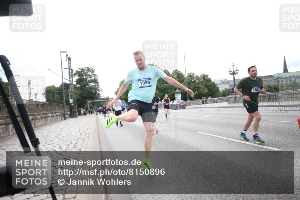 29.06.2025 - hella hamburg halbmarathon Jannik Wohlers http://msf.ph/oto/8150896 29.06.2025 10:30:24 Lombardsbrücke 1059, 1472, 2268, 2505, 2569, 3131, 3281, 4198, 6556, 7071, 7120, 9830, 11981, 11984, 14095, 14216, 14803, 15299, 16791, 18362, 18795, 18860 meine-sportfotos.de