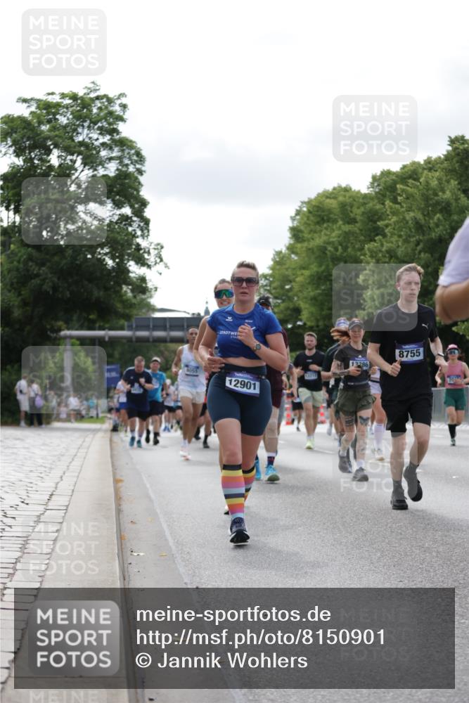 29.06.2025 - hella hamburg halbmarathon Jannik Wohlers http://msf.ph/oto/8150901 29.06.2025 10:14:18 Lombardsbrücke 1071, 1728, 2046, 2601, 2690, 2990, 3020, 3154, 3454, 3691, 3834, 5191, 5670, 5981, 6935, 7195, 8055, 8147, 8755, 9173, 9556, 9663, 9709, 10391, 10610, 11643, 12901, 13212, 13366, 13386, 13673, 13674, 14015, 14497, 15048, 15700, 16036, 16167, 16287, 16288, 16776, 17296, 17453, 17975 meine-sportfotos.de