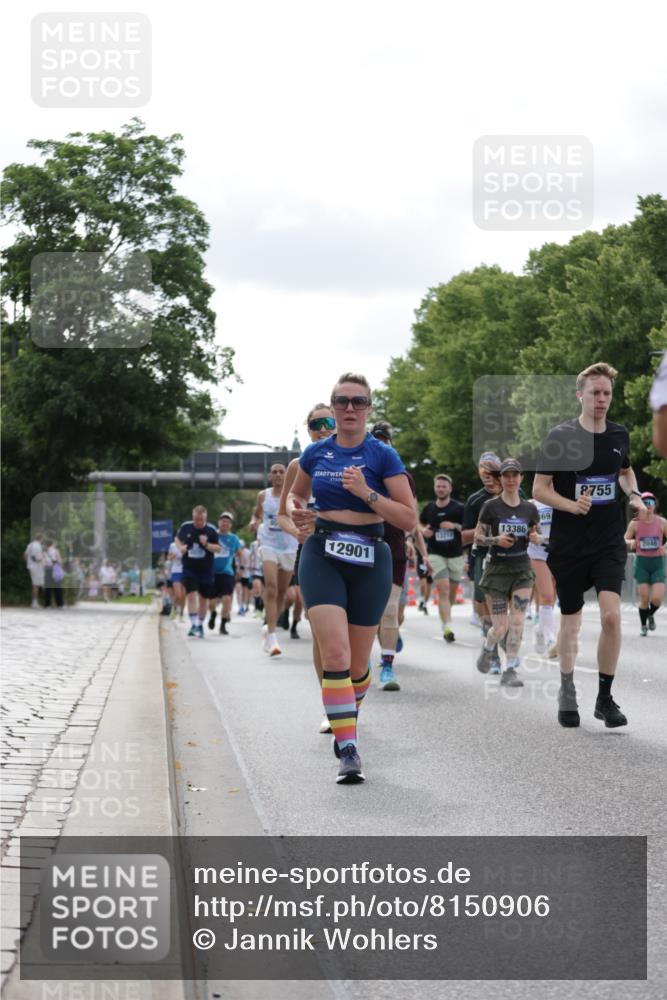 29.06.2025 - hella hamburg halbmarathon Jannik Wohlers http://msf.ph/oto/8150906 29.06.2025 10:14:18 Lombardsbrücke 1071, 1728, 2046, 2601, 2690, 2990, 3020, 3154, 3454, 3691, 3834, 5191, 5670, 5981, 6935, 7195, 8055, 8147, 8755, 9173, 9556, 9663, 9709, 10391, 10610, 11643, 12901, 13212, 13366, 13386, 13673, 13674, 14015, 14497, 15048, 15700, 16036, 16167, 16287, 16288, 16776, 17296, 17453, 17975 meine-sportfotos.de