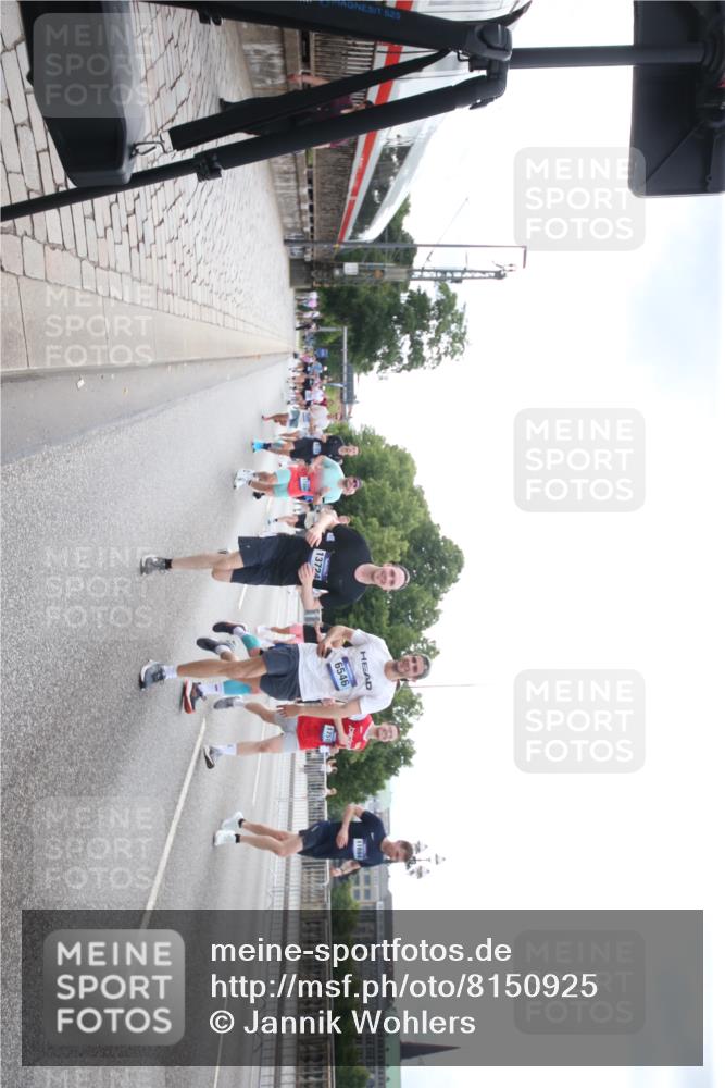 29.06.2025 - hella hamburg halbmarathon Jannik Wohlers http://msf.ph/oto/8150925 29.06.2025 10:31:09 Lombardsbrücke 1844, 3396, 3397, 3424, 3571, 3681, 4953, 5165, 5846, 5965, 6078, 6546, 6573, 6640, 7772, 8806, 9183, 9812, 9882, 9883, 10240, 10421, 10435, 10586, 11587, 12381, 12758, 13724, 15024, 15222, 15575, 16541, 16978, 17043, 17362, 17404, 17517, 17706, 17989, 18390, 18507, 18613, 18672, 18883, 18943, 19068, 19233 meine-sportfotos.de