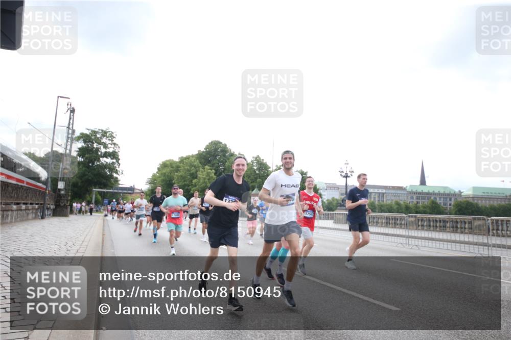 29.06.2025 - hella hamburg halbmarathon Jannik Wohlers http://msf.ph/oto/8150945 29.06.2025 10:31:09 Lombardsbrücke 1844, 3396, 3397, 3424, 3571, 3681, 4953, 5165, 5846, 5965, 6078, 6546, 6573, 6640, 7772, 8806, 9183, 9812, 9882, 9883, 10240, 10421, 10435, 10586, 11587, 12381, 12758, 13724, 15024, 15222, 15575, 16541, 16978, 17043, 17362, 17404, 17517, 17706, 17989, 18390, 18507, 18613, 18672, 18883, 18943, 19068, 19233 meine-sportfotos.de