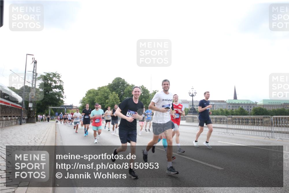 29.06.2025 - hella hamburg halbmarathon Jannik Wohlers http://msf.ph/oto/8150953 29.06.2025 10:31:09 Lombardsbrücke 1844, 3396, 3397, 3424, 3571, 3681, 4953, 5165, 5846, 5965, 6078, 6546, 6573, 6640, 7772, 8806, 9183, 9812, 9882, 9883, 10240, 10421, 10435, 10586, 11587, 12381, 12758, 13724, 15024, 15222, 15575, 16541, 16978, 17043, 17362, 17404, 17517, 17706, 17989, 18390, 18507, 18613, 18672, 18883, 18943, 19068, 19233 meine-sportfotos.de