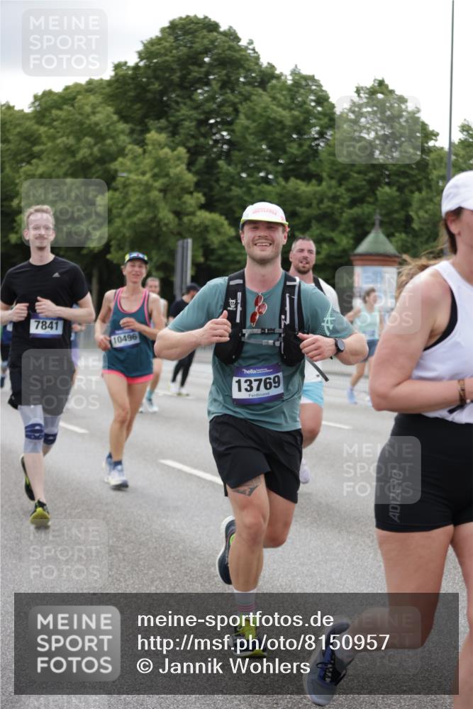 29.06.2025 - hella hamburg halbmarathon Jannik Wohlers http://msf.ph/oto/8150957 29.06.2025 10:51:11 Lombardsbrücke 1617, 1997, 2308, 2484, 2485, 2593, 2736, 2778, 3240, 3991, 4748, 4808, 4878, 5291, 5394, 5716, 5717, 6007, 6091, 6885, 6945, 6947, 6954, 7769, 7841, 7871, 7992, 8125, 8399, 9340, 9462, 9582, 9583, 9763, 10496, 10521, 11034, 11268, 11575, 11875, 11913, 12766, 13079, 13598, 13710, 13769, 15092, 15776, 16595, 16642, 16807, 17641, 19106 meine-sportfotos.de