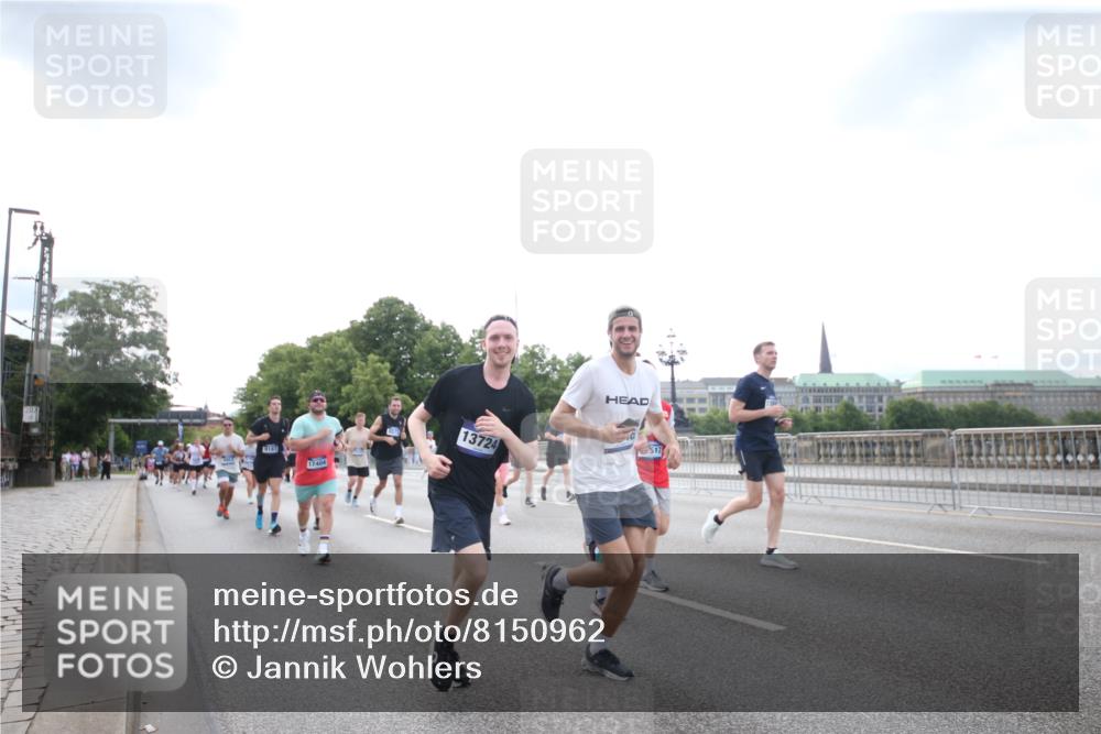 29.06.2025 - hella hamburg halbmarathon Jannik Wohlers http://msf.ph/oto/8150962 29.06.2025 10:31:09 Lombardsbrücke 1844, 3396, 3397, 3424, 3571, 3681, 4953, 5165, 5846, 5965, 6078, 6546, 6573, 6640, 7772, 8806, 9183, 9812, 9882, 9883, 10240, 10421, 10435, 10586, 11587, 12381, 12758, 13724, 15024, 15222, 15575, 16541, 16978, 17043, 17362, 17404, 17517, 17706, 17989, 18390, 18507, 18613, 18672, 18883, 18943, 19068, 19233 meine-sportfotos.de
