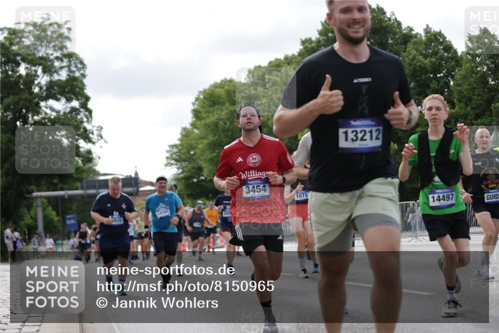 29.06.2025 - hella hamburg halbmarathon Jannik Wohlers http://msf.ph/oto/8150965 29.06.2025 10:14:24 Lombardsbrücke 1071, 1728, 2046, 2601, 2690, 3025, 3154, 3454, 3691, 5191, 5608, 5981, 6935, 7195, 7439, 8055, 8239, 8522, 8755, 8854, 9173, 9556, 9663, 9709, 10391, 10610, 10963, 11643, 12901, 13212, 13366, 13386, 13393, 13673, 13674, 14015, 14195, 14452, 14497, 15048, 15700, 16036, 16167, 16287, 16288, 16776, 17296, 17453, 17975, 18015, 18176 meine-sportfotos.de