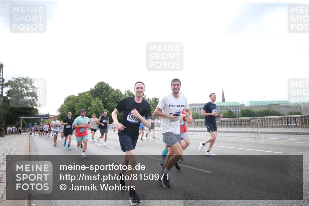 29.06.2025 - hella hamburg halbmarathon Jannik Wohlers http://msf.ph/oto/8150971 29.06.2025 10:31:10 Lombardsbrücke 1235, 1844, 1879, 3396, 3397, 3424, 3571, 3681, 4953, 5165, 5846, 5965, 6078, 6546, 6573, 6640, 7772, 8806, 9104, 9183, 9812, 9882, 9883, 10240, 10421, 10435, 10586, 11178, 11587, 12381, 12758, 13724, 15024, 15222, 15575, 16541, 16978, 17043, 17362, 17404, 17517, 17706, 17989, 18507, 18613, 18672, 18883, 18943, 19068, 19233 meine-sportfotos.de