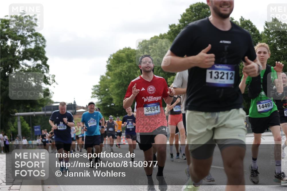 29.06.2025 - hella hamburg halbmarathon Jannik Wohlers http://msf.ph/oto/8150977 29.06.2025 10:14:24 Lombardsbrücke 1071, 1728, 2046, 2601, 2690, 3025, 3154, 3454, 3691, 5191, 5608, 5981, 6935, 7195, 7439, 8055, 8239, 8522, 8755, 8854, 9173, 9556, 9663, 9709, 10391, 10610, 10963, 11643, 12901, 13212, 13366, 13386, 13393, 13673, 13674, 14015, 14195, 14452, 14497, 15048, 15700, 16036, 16167, 16287, 16288, 16776, 17296, 17453, 17975, 18015, 18176 meine-sportfotos.de