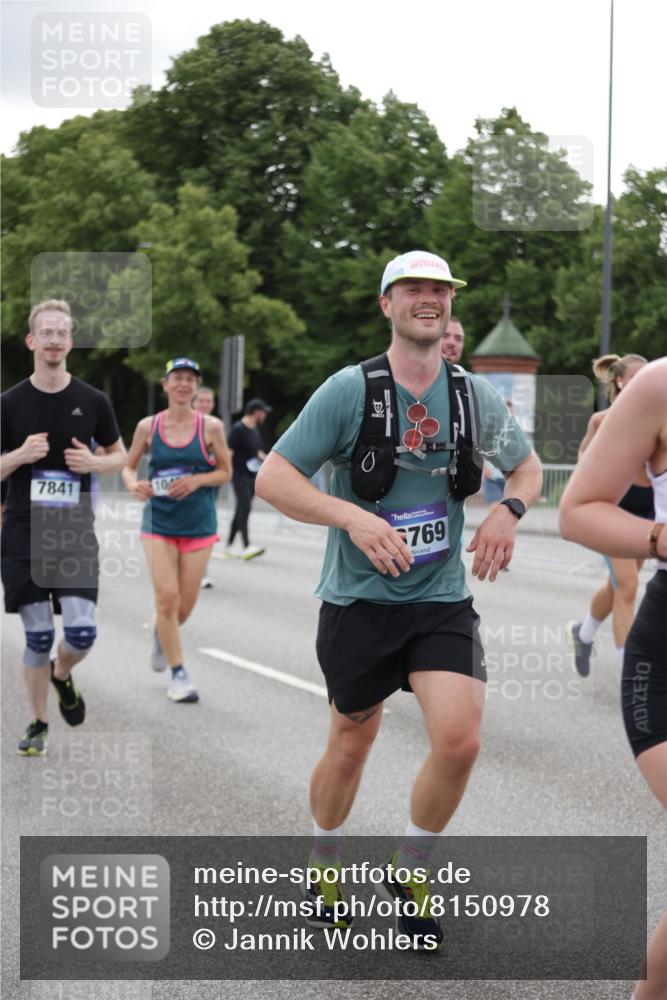 29.06.2025 - hella hamburg halbmarathon Jannik Wohlers http://msf.ph/oto/8150978 29.06.2025 10:51:11 Lombardsbrücke 1617, 1997, 2308, 2484, 2485, 2593, 2736, 2778, 3240, 3991, 4748, 4808, 4878, 5291, 5394, 5716, 5717, 6007, 6091, 6885, 6945, 6947, 6954, 7769, 7841, 7871, 7992, 8125, 8399, 9340, 9462, 9582, 9583, 9763, 10496, 10521, 11034, 11268, 11575, 11875, 11913, 12766, 13079, 13598, 13710, 13769, 15092, 15776, 16595, 16642, 16807, 17641, 19106 meine-sportfotos.de